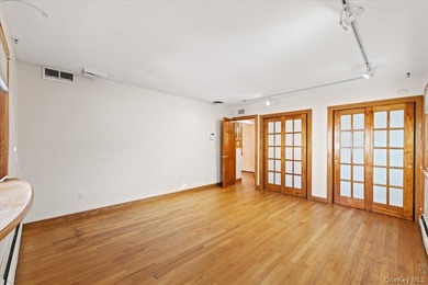 Welcome to 3 Franklin Road, a spacious and sun-filled Colonial - photo 18