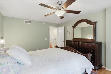 Welcome to 39 Menlo Place! Nestled at the end of a quiet - photo 20