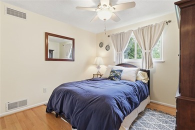 Welcome to 39 Menlo Place! Nestled at the end of a quiet - photo 21