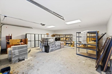 Welcome to 3 Franklin Road, a spacious and sun-filled Colonial - photo 26