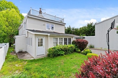 Welcome to 3 Franklin Road, a spacious and sun-filled Colonial - photo 28