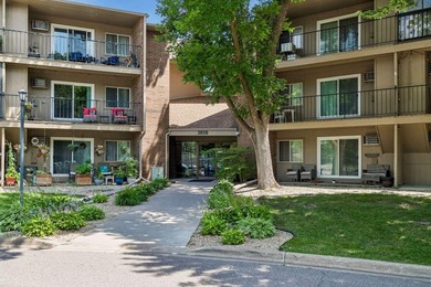 Rarely available corner unit with 3 bedrooms, 2 bathrooms, and 2 - photo 1