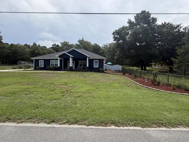 Beautiful home, a must see with no HOA! A place to park an RV or - photo 2