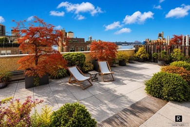 Rare Penthouse Duplex with 2,500 SF of Private Outdoor Space & - photo 3