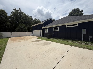 Beautiful home, a must see with no HOA! A place to park an RV or - photo 4