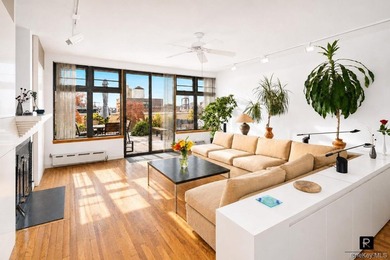 Rare Penthouse Duplex with 2,500 SF of Private Outdoor Space & - photo 4