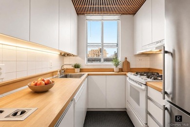 Rare Penthouse Duplex with 2,500 SF of Private Outdoor Space & - photo 9