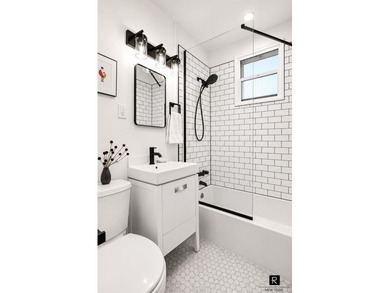 Rare Penthouse Duplex with 2,500 SF of Private Outdoor Space & - photo 10
