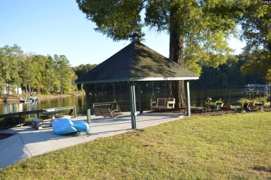 Great 3 bed 2 bath lake front home with nice kitchen cabinets - photo 11