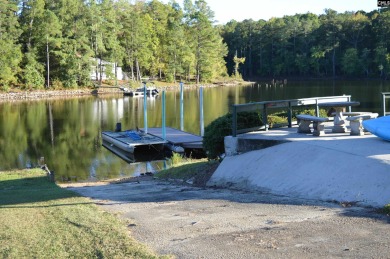 Great 3 bed 2 bath lake front home with nice kitchen cabinets - photo 12