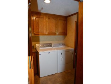 Great 3 bed 2 bath lake front home with nice kitchen cabinets - photo 19