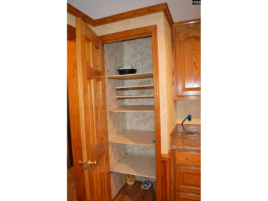 Great 3 bed 2 bath lake front home with nice kitchen cabinets - photo 22