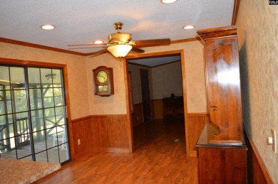 Great 3 bed 2 bath lake front home with nice kitchen cabinets - photo 24