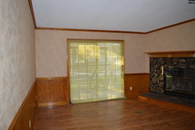 Great 3 bed 2 bath lake front home with nice kitchen cabinets - photo 27