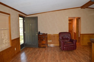 Great 3 bed 2 bath lake front home with nice kitchen cabinets - photo 28