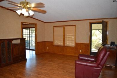 Great 3 bed 2 bath lake front home with nice kitchen cabinets - photo 29