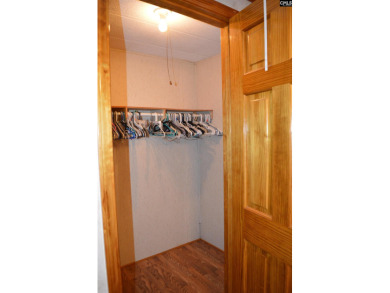 Great 3 bed 2 bath lake front home with nice kitchen cabinets - photo 31