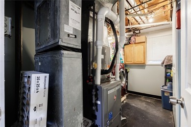 Welcome to this beautifully updated 6-bedroom, 4-full-bath home - photo 4