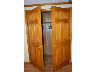 Great 3 bed 2 bath lake front home with nice kitchen cabinets - photo 36