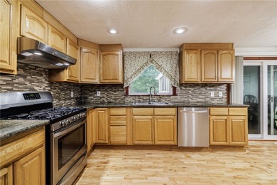 Welcome to this beautifully updated 6-bedroom, 4-full-bath home - photo 9