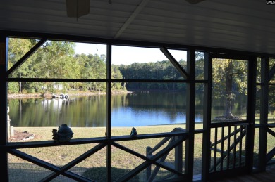 Great 3 bed 2 bath lake front home with nice kitchen cabinets - photo 39