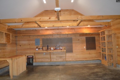 Great 3 bed 2 bath lake front home with nice kitchen cabinets - photo 41