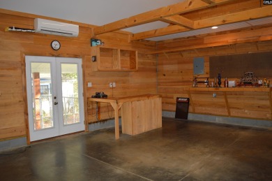 Great 3 bed 2 bath lake front home with nice kitchen cabinets - photo 43
