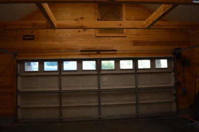 Great 3 bed 2 bath lake front home with nice kitchen cabinets - photo 44