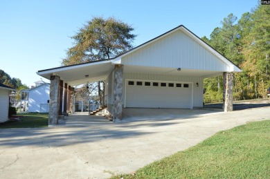 Great 3 bed 2 bath lake front home with nice kitchen cabinets - photo 49