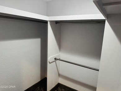 CURRENTLY UNDER CONTRACT, SELLER ACCEPTING BACKUP OFFERS. AN - photo 50