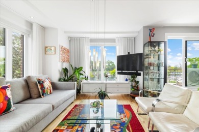 Lake Home For Sale in Montréal (Le Sud-Ouest),