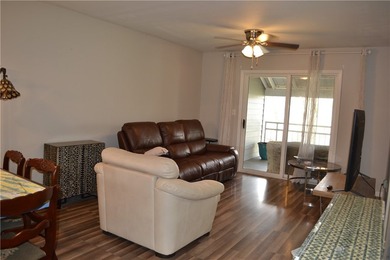 Discover an exceptional waterfront lifestyle on Lake Hartwell - photo 5