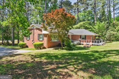 Welcome home to 201 Lakeside Dr. A 3 bed/ 2 bath brick ranch - photo 21