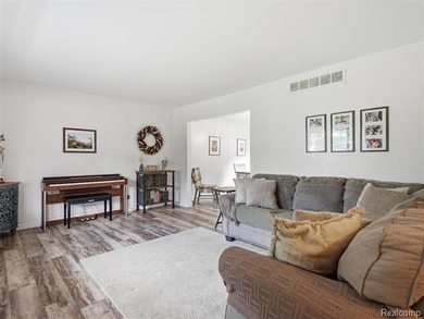 Welcome to this 3 bedroom colonial in beautiful Highland Hills - photo 21