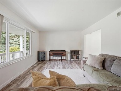 Welcome to this 3 bedroom colonial in beautiful Highland Hills - photo 22