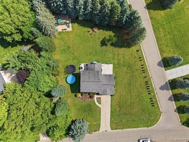 Welcome to this 3 bedroom colonial in beautiful Highland Hills - photo 29