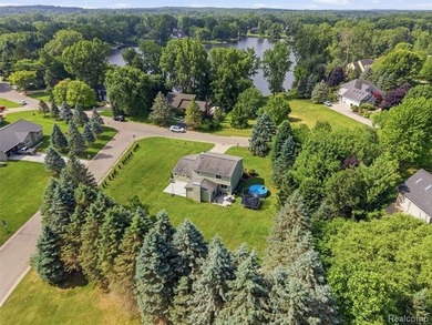 Welcome to this 3 bedroom colonial in beautiful Highland Hills - photo 30