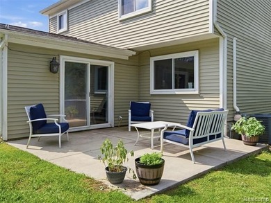 Welcome to this 3 bedroom colonial in beautiful Highland Hills - photo 35