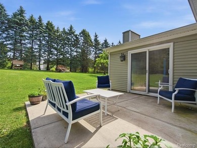 Welcome to this 3 bedroom colonial in beautiful Highland Hills - photo 36