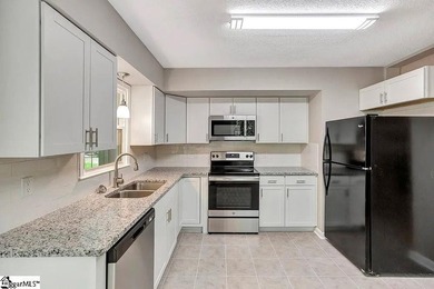 Discover the charm of this inviting ranch home in Foxwood Hills - photo 10