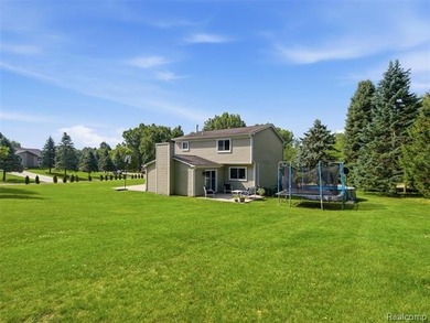 Welcome to this 3 bedroom colonial in beautiful Highland Hills - photo 40