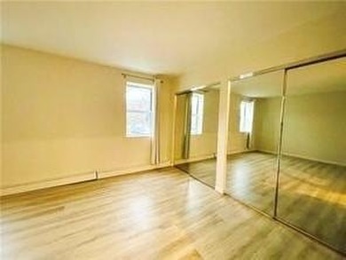 Owner is looking to sell a large 1 bedroom condominium with a - photo 3