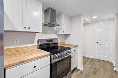 Welcome to 6 Brighton Circle, a beautifully renovated end-unit - photo 13