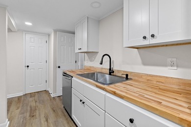 Welcome to 6 Brighton Circle, a beautifully renovated end-unit - photo 14