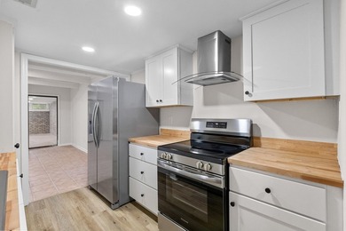 Welcome to 6 Brighton Circle, a beautifully renovated end-unit - photo 16