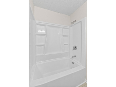 Welcome to 6 Brighton Circle, a beautifully renovated end-unit - photo 18