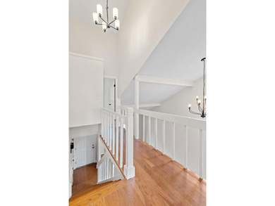 Welcome to 6 Brighton Circle, a beautifully renovated end-unit - photo 19