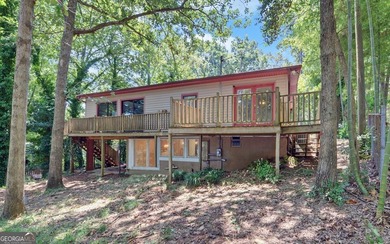 You want Deep water? Quiet Neighborhood! This home features a - photo 2