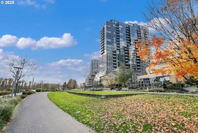 Lake Condo For Sale in Portland, Oregon