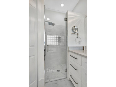REDUCED , PRICE TO SELL QUICKLY Exquisitely updated, gorgeous - photo 35